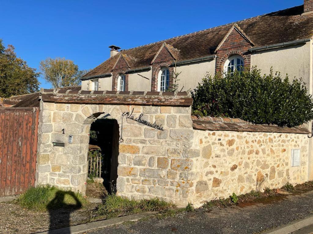 ホテル Le Gite De Gaia Villemer  エクステリア 写真